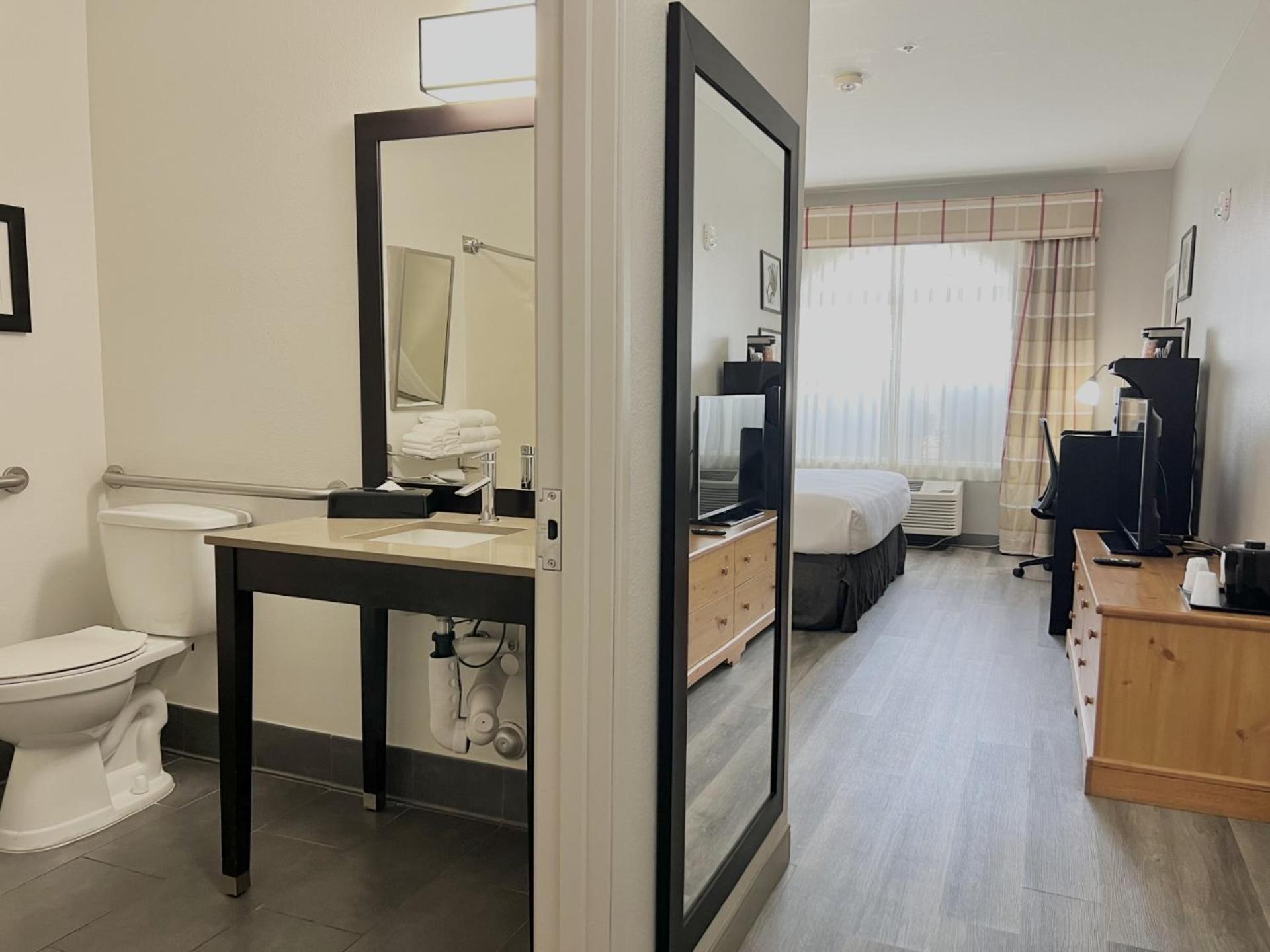 Country & By Radisson, Airport, Az 3* Tucson