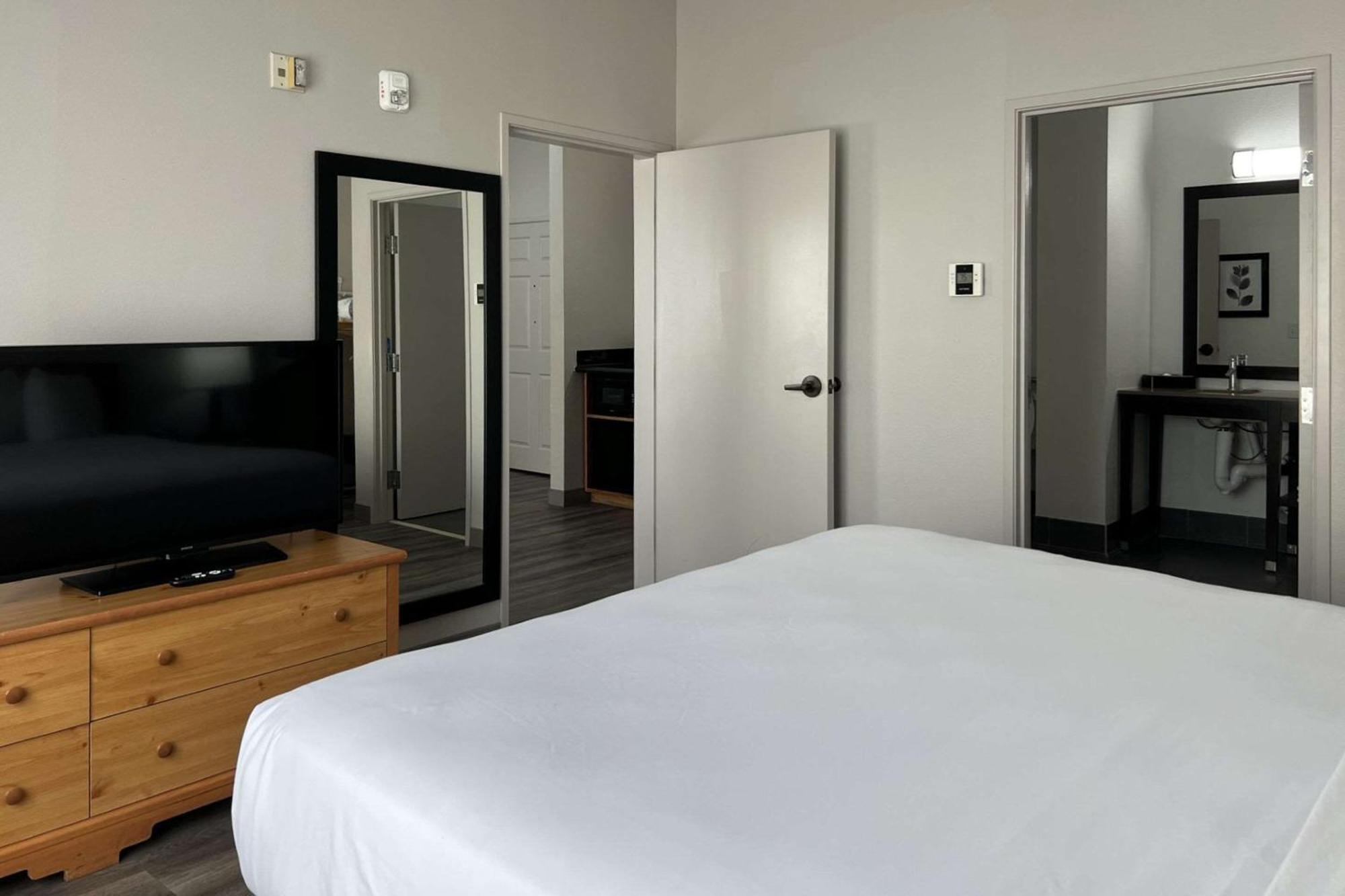 Country & By Radisson, Airport, Az 3* Tucson