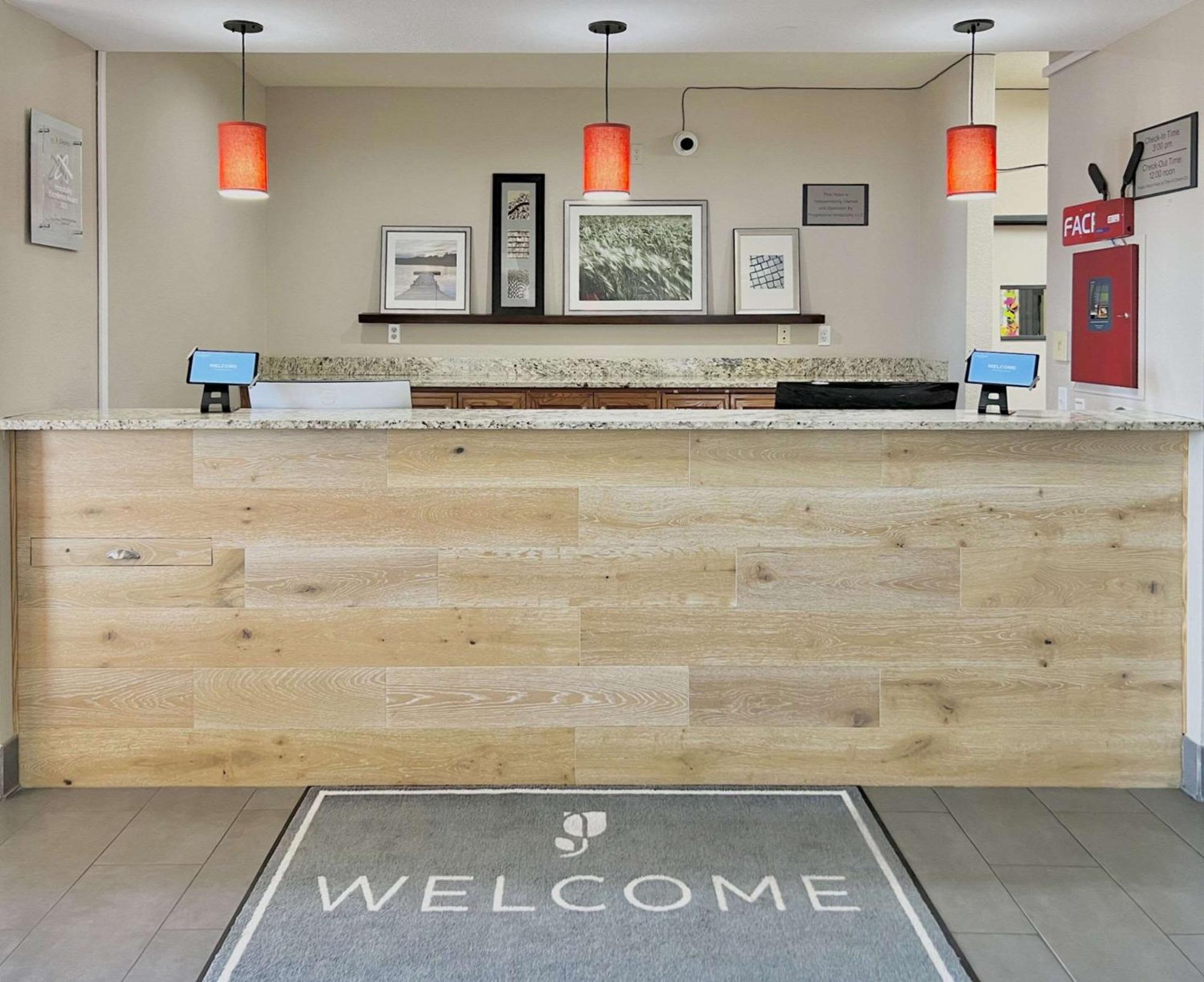 Country & By Radisson, Airport, Az 3*